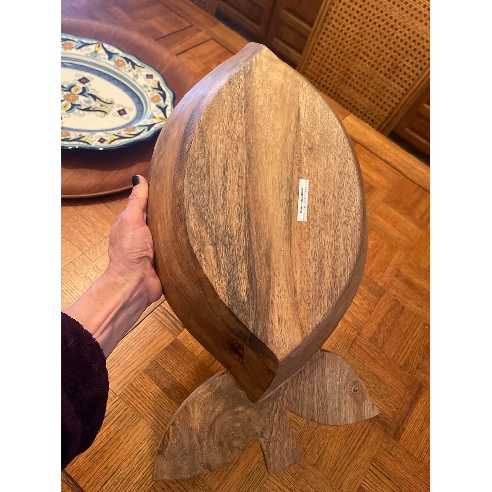 Wooden lemon shaped bowl with yellow inside - Picture 6 of 6